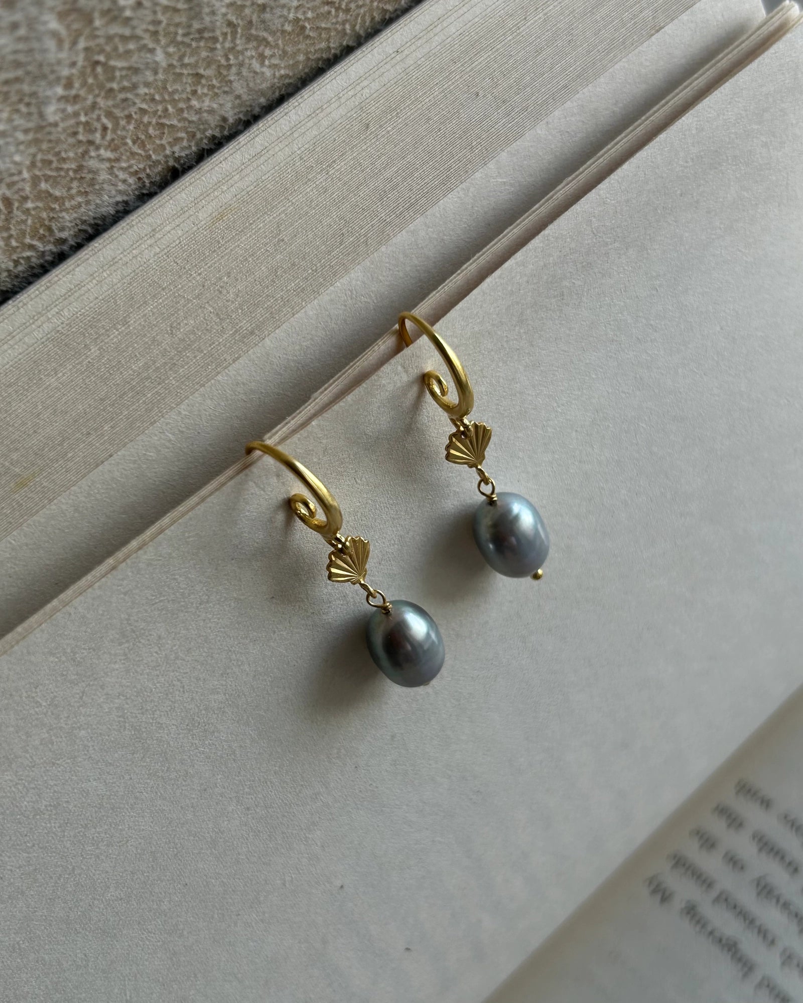 Seashell Grey Pearl Earrings