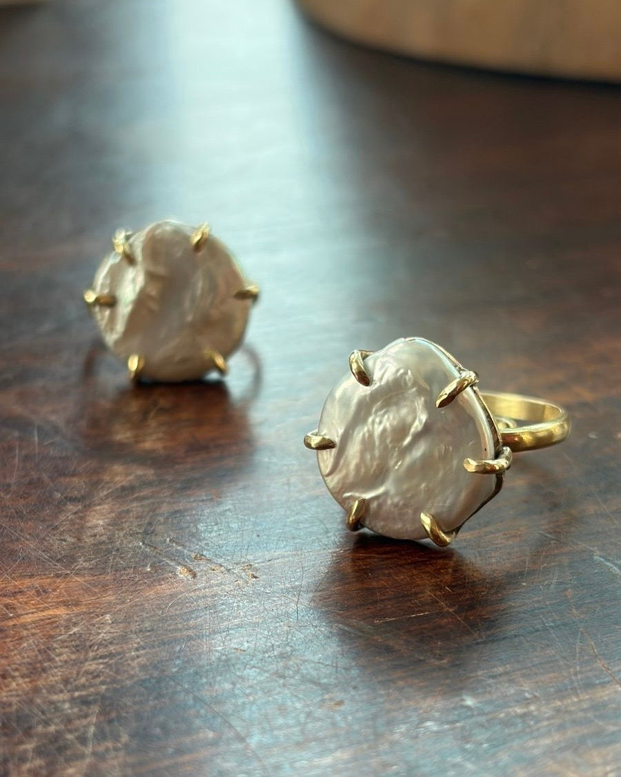Pearl Prong Ring Brass