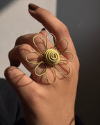 Statement Flower wired Ring Brass