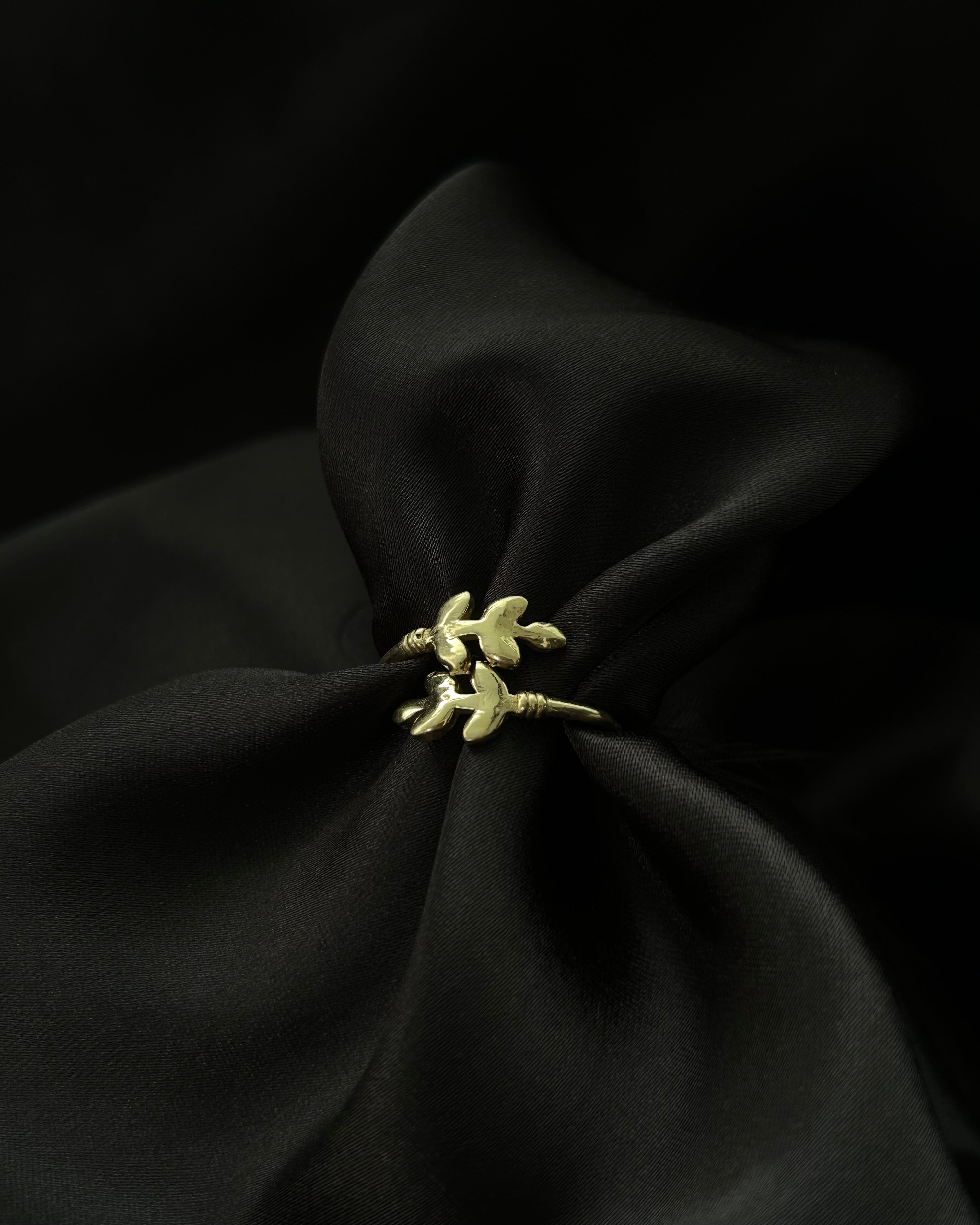 Leafy Affair Ring Brass