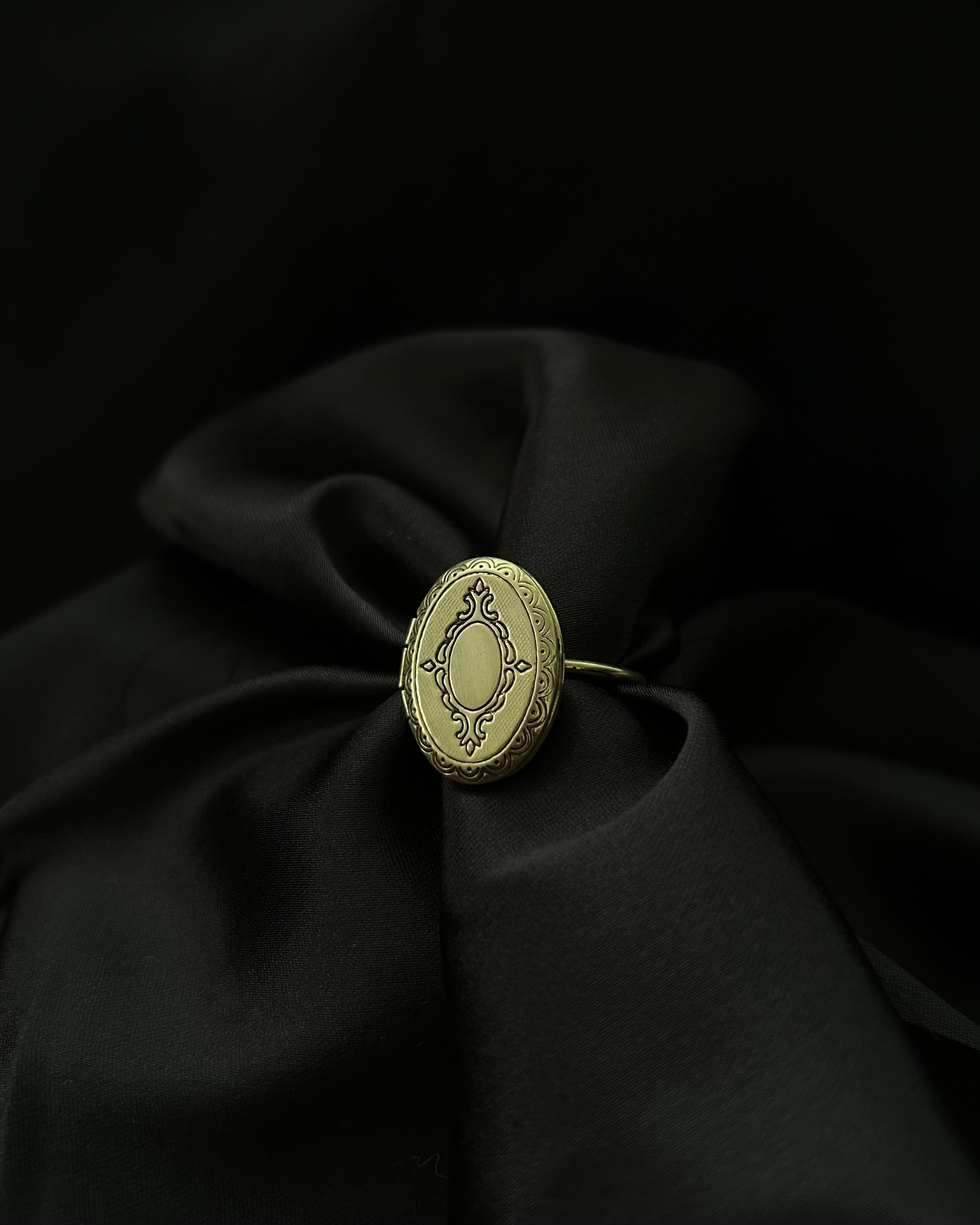 Vintage Photo Ring Brass