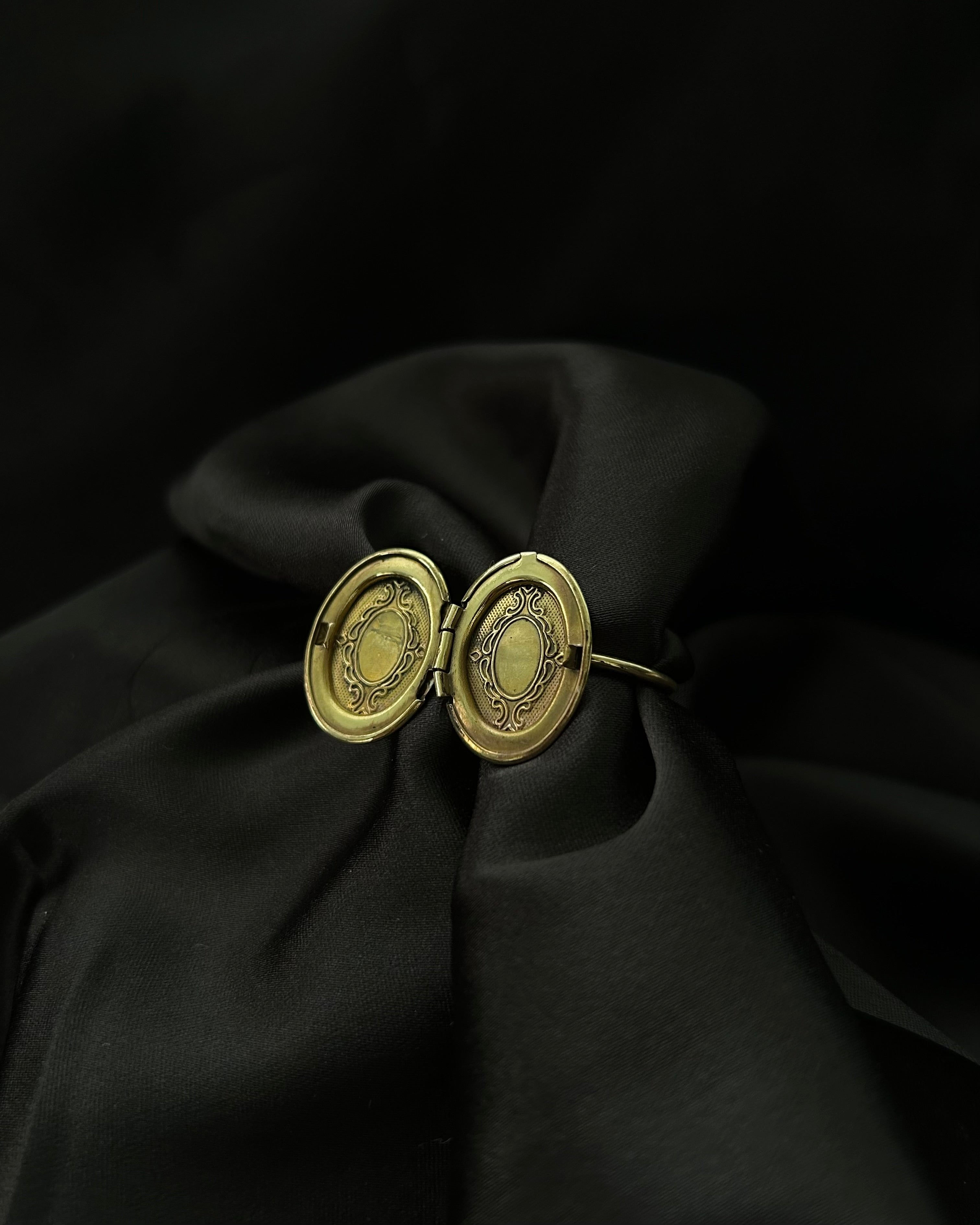 Vintage Photo Ring Brass