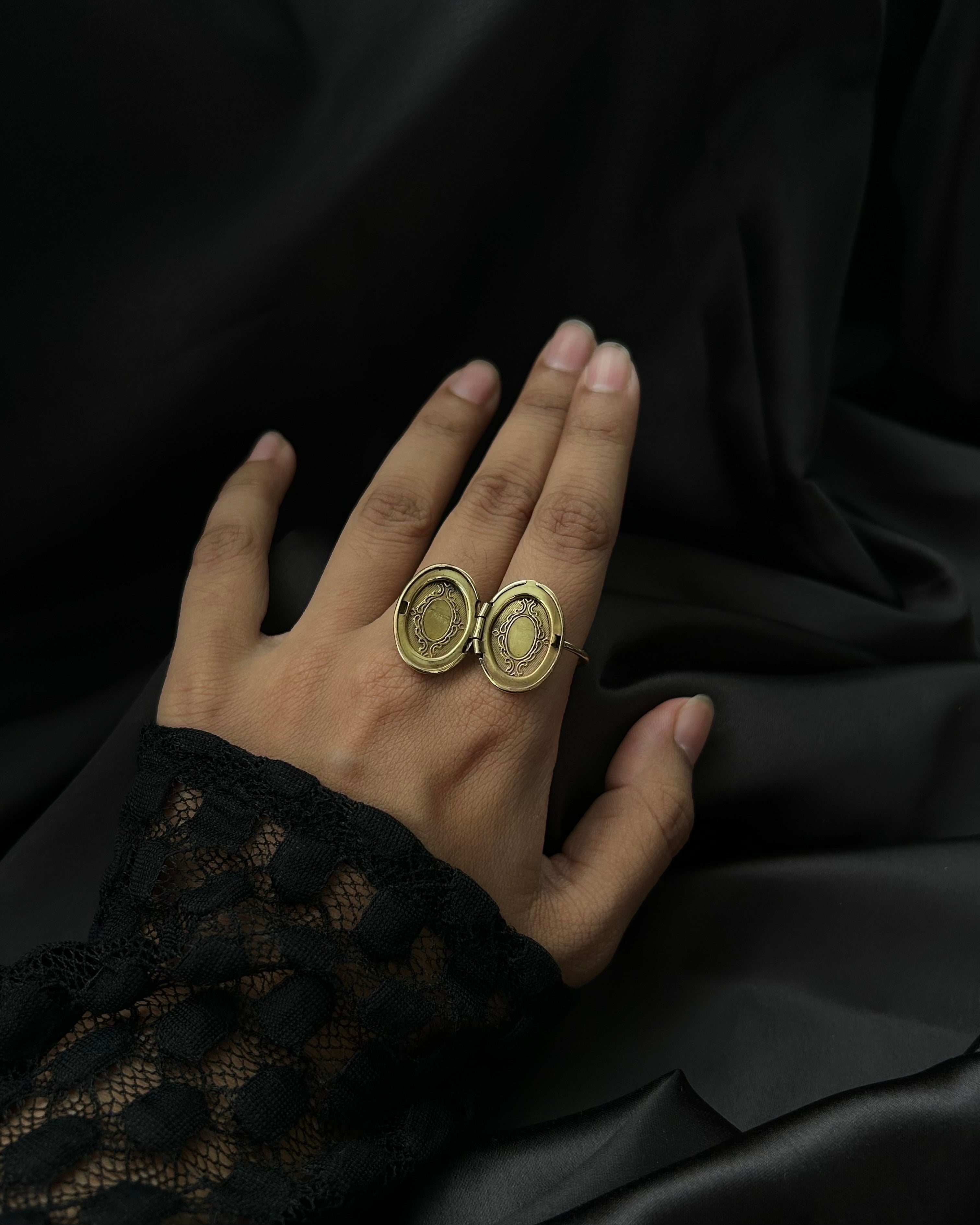 Vintage Photo Ring Brass