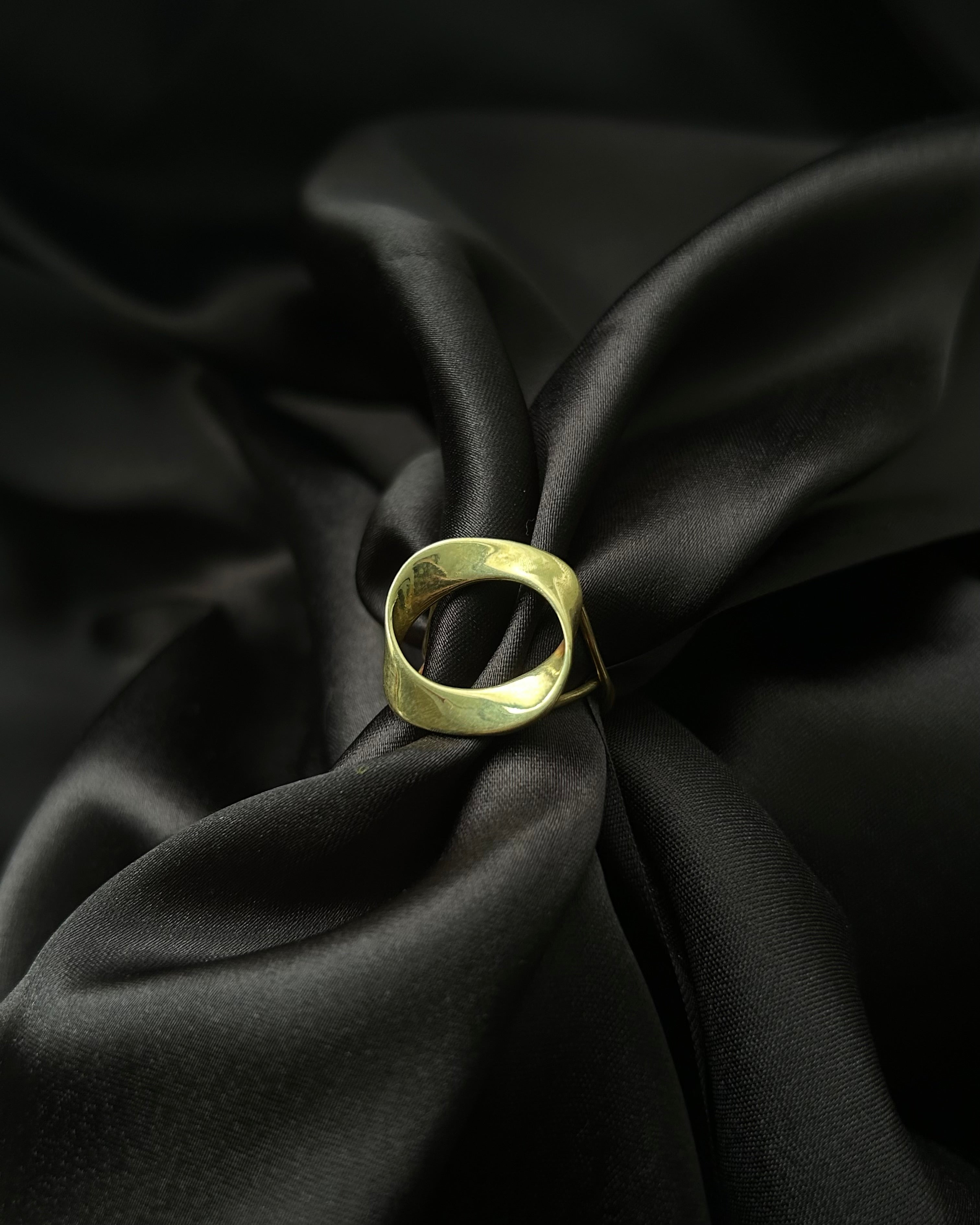 Fair and Square Ring Brass