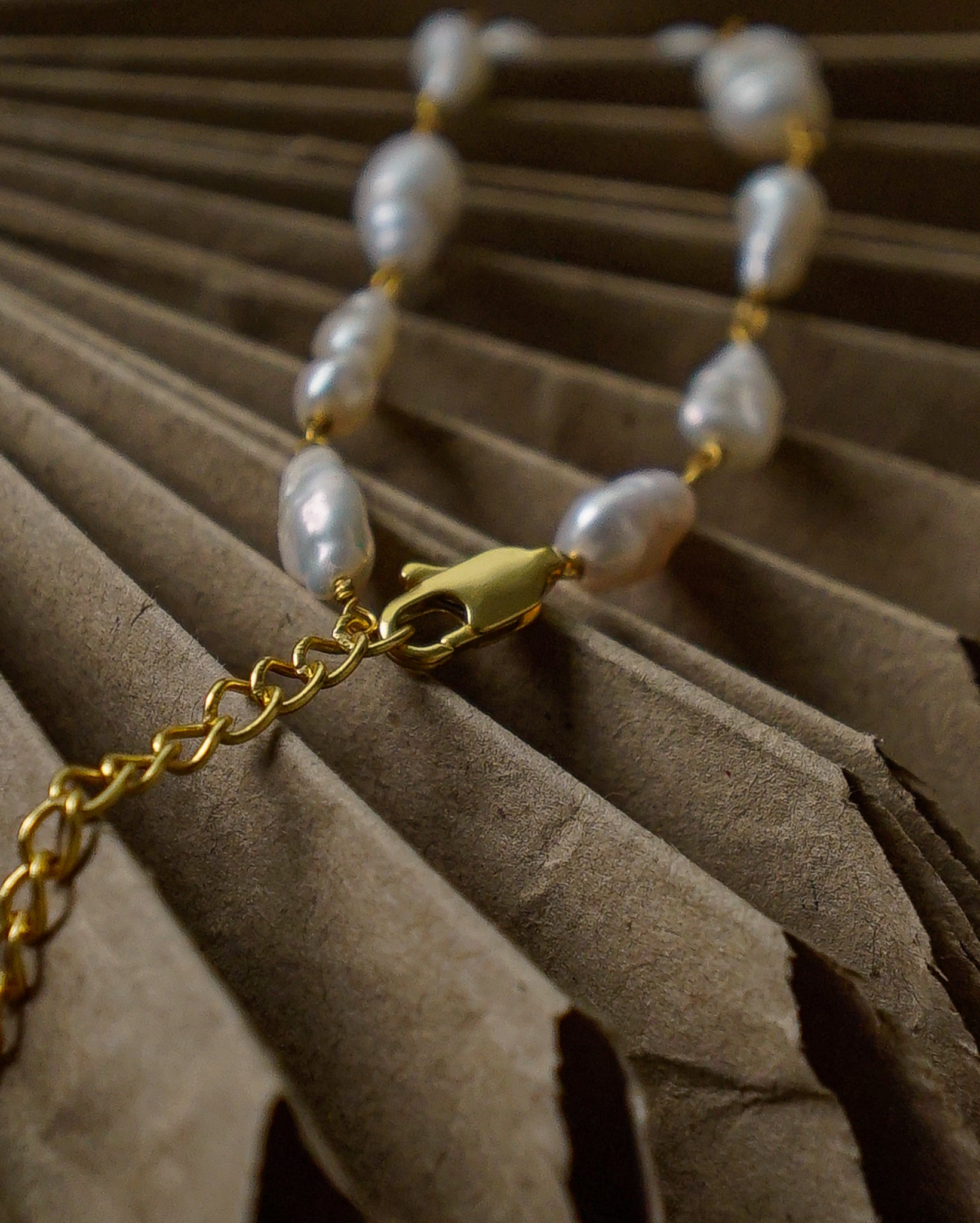 Linked White Fresh Water Pearl Bracelet 18k Gold Plated